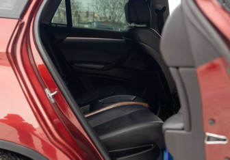 Подержанный автомобиль BMW X6 2011 года (18 фото)