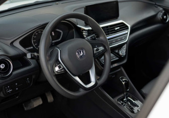 Подержанный автомобиль Changan Alsvin 2023 года (11 фото)