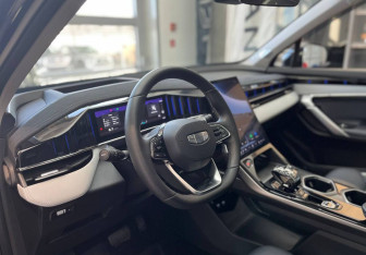 Подержанный автомобиль Geely Atlas 2024 года (14 фото)