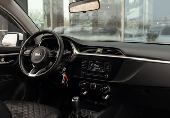 Подержанный автомобиль Kia Rio Sedan 2020 года (10 фото)