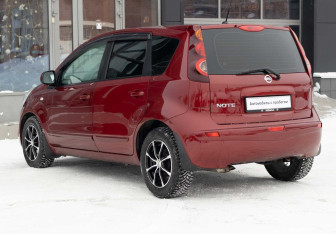 Подержанный автомобиль Nissan Note 2013 года (7 фото)