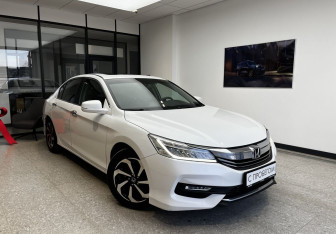 Подержанный автомобиль Honda Accord Sedan 2017 года (3 фото)