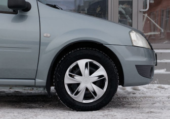 Подержанный автомобиль Renault Logan Sedan 2012 года (9 фото)