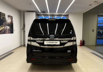 Подержанный автомобиль Toyota Vellfire 2012 года (6 фото)