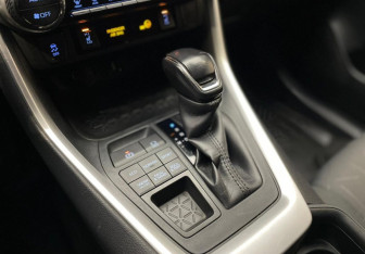 Подержанный автомобиль Toyota RAV4 2019 года (17 фото)