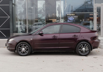 Подержанный автомобиль Mazda 3 Sedan 2007 года (8 фото)