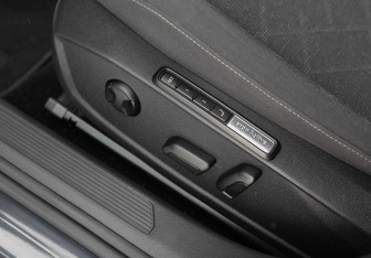 Подержанный автомобиль Volkswagen Golf Hatchback 2021 года (17 фото)