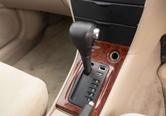 Подержанный автомобиль Toyota Allex 2002 года (14 фото)