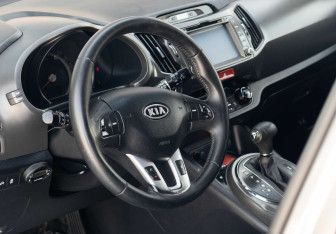 Подержанный автомобиль Kia Sportage 2011 года (11 фото)