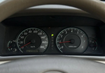 Подержанный автомобиль Toyota Corolla Wagon 2004 года (12 фото)