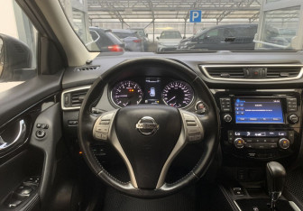 Подержанный автомобиль Nissan Qashqai 2017 года (9 фото)