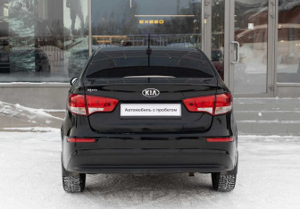 Подержанный автомобиль Kia Rio Sedan 2017 года (6 фото)