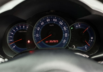 Подержанный автомобиль Toyota Caldina 2003 года (12 фото)