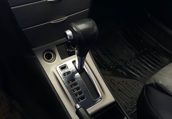 Подержанный автомобиль Toyota Corolla Hatchback 2006 года (10 фото)