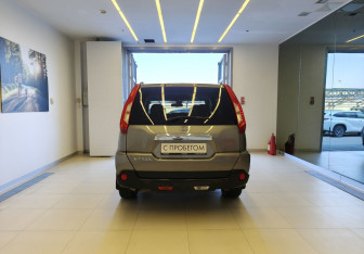 Подержанный автомобиль Nissan X-Trail 2011 года (5 фото)