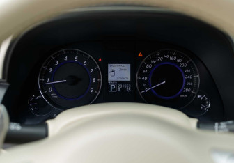 Подержанный автомобиль Infiniti FX 2012 года (13 фото)