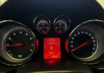 Подержанный автомобиль Opel Insignia Sedan 2011 года (10 фото)