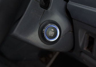 Подержанный автомобиль Daihatsu Delta Wagon Compactvan 2001 года (14 фото)