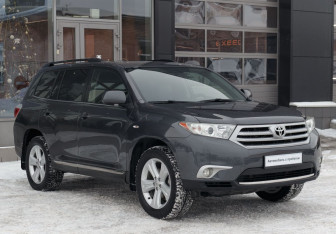Подержанный автомобиль Toyota Highlander 2013 года (3 фото)