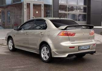 Подержанный автомобиль Mitsubishi Lancer Sedan 2007 года (7 фото)