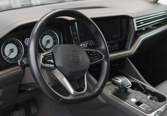 Подержанный автомобиль Volkswagen Touareg 2021 года (11 фото)