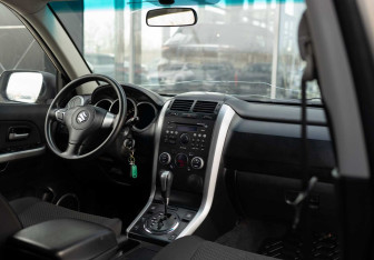 Подержанный автомобиль Suzuki Grand Vitara 2010 года (10 фото)