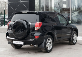 Подержанный автомобиль Toyota RAV4 2008 года (5 фото)