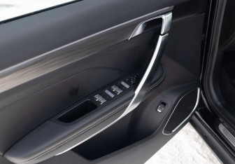 Подержанный автомобиль Geely Atlas Pro 2023 года (16 фото)