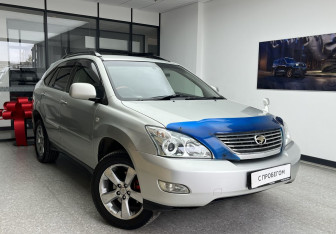 Подержанный автомобиль Toyota Harrier 2003 года (3 фото)