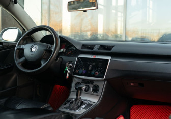 Подержанный автомобиль Volkswagen Passat Sedan 2005 года (10 фото)