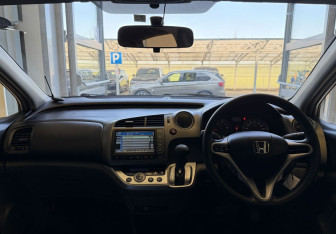 Подержанный автомобиль Honda Stream 2011 года (9 фото)
