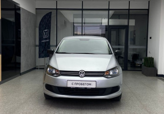 Подержанный автомобиль Volkswagen Polo Sedan 2013 года (3 фото)