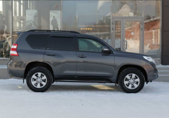 Подержанный автомобиль Toyota Land Cruiser Prado 2014 года (4 фото)