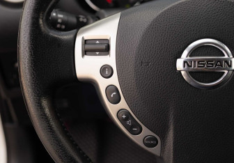Подержанный автомобиль Nissan Qashqai 2011 года (12 фото)