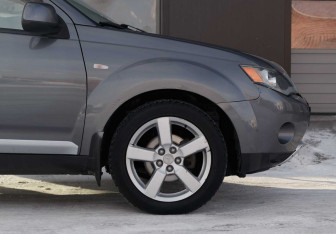 Подержанный автомобиль Mitsubishi Outlander 2008 года (9 фото)
