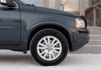 Подержанный автомобиль Volvo XC90 2007 года (9 фото)