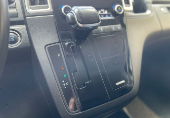 Подержанный автомобиль Toyota HiAce 2019 года (21 фото)