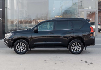 Подержанный автомобиль Toyota Land Cruiser Prado 2019 года (8 фото)