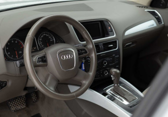 Подержанный автомобиль Audi Q5 2011 года (11 фото)