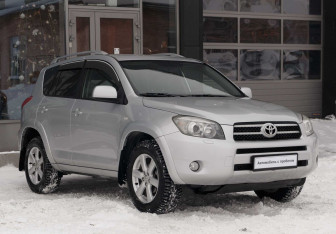 Подержанный автомобиль Toyota RAV4 2008 года (3 фото)