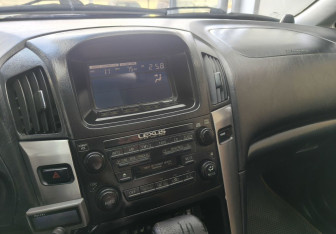 Подержанный автомобиль Lexus RX 2001 года (11 фото)