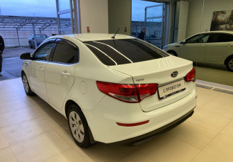Подержанный автомобиль Kia Rio Sedan 2015 года (6 фото)