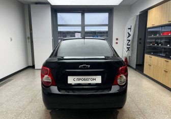 Подержанный автомобиль Chevrolet Aveo Sedan 2014 года (6 фото)