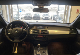 Подержанный автомобиль BMW X5 2013 года (10 фото)