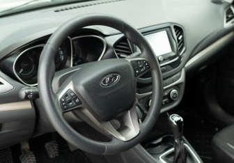 Подержанный автомобиль LADA (ВАЗ) Vesta Sedan 2016 года (11 фото)