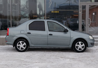 Подержанный автомобиль Renault Logan Sedan 2012 года (4 фото)