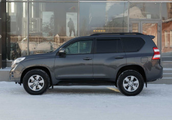 Подержанный автомобиль Toyota Land Cruiser Prado 2014 года (8 фото)