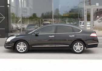 Подержанный автомобиль Nissan Teana 2012 года (8 фото)