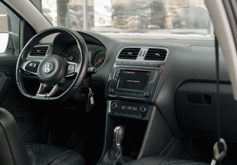 Подержанный автомобиль Volkswagen Polo Sedan 2019 года (10 фото)