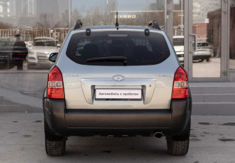 Подержанный автомобиль Hyundai Tucson 2007 года (6 фото)